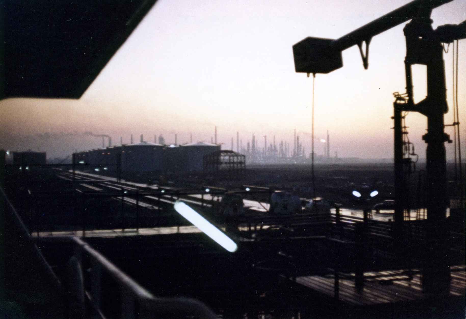 images my ideas 19/19 WTN 1966-11 Asprella Pernis oil refinery Rotterdam.jpg